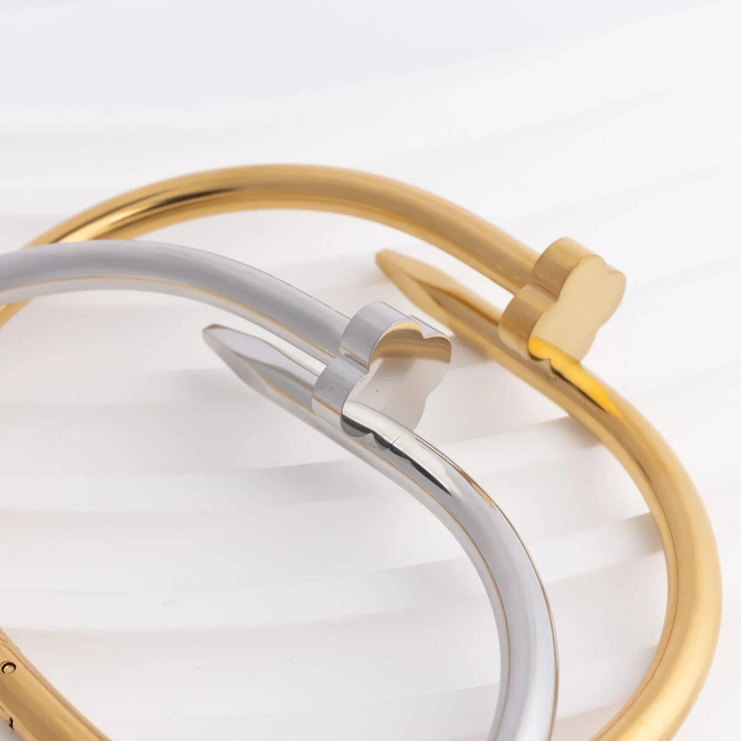 18K Gold PVD Stainless Steel Floral Nail Bangle