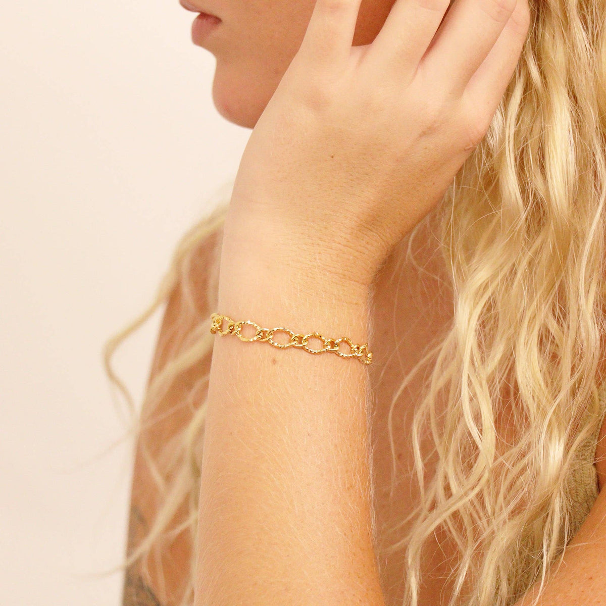 18K Gold PVD Stainless Steel Hammered Oval Chain Bracelet